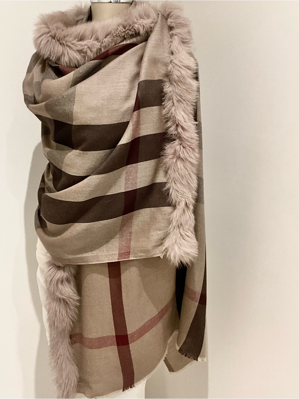 BURBERRY FUR TRIM PLAID WRAP / STOLE. - Picture 2 of 11